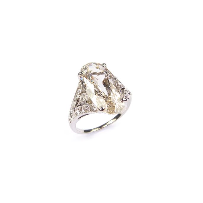   Cartier - Single stone oblong cut diamond ring | MasterArt